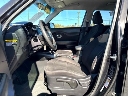 Used 2016 Kia Soul image 9