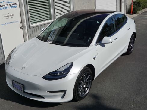 Used 2018 Tesla Model 3 Long Range RWD image 3