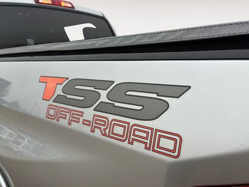 Used 2017 Toyota Tundra SR5 w/ SR5 Upgrade Package image 32