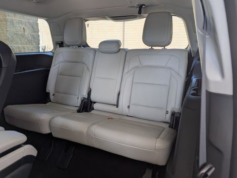 Used 2025 Lincoln Navigator Reserve AWD/4WD image 19
