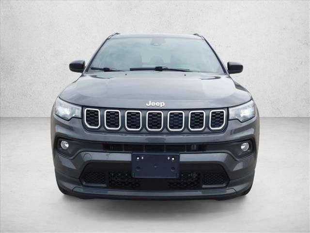 Used 2024 Jeep Compass Latitude AWD/4WD image 4