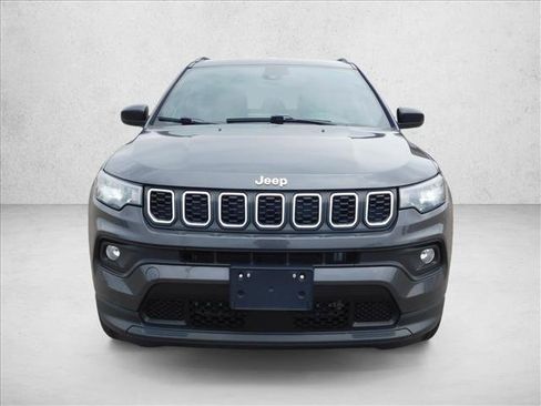 Used 2024 Jeep Compass Latitude AWD/4WD image 4