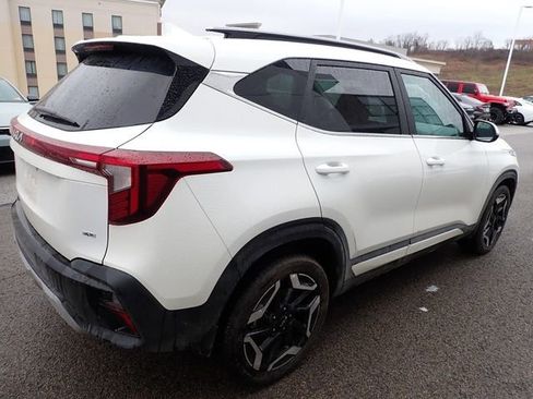 Certified 2024 Kia Seltos SX w/ SX Sunroof Package image 3