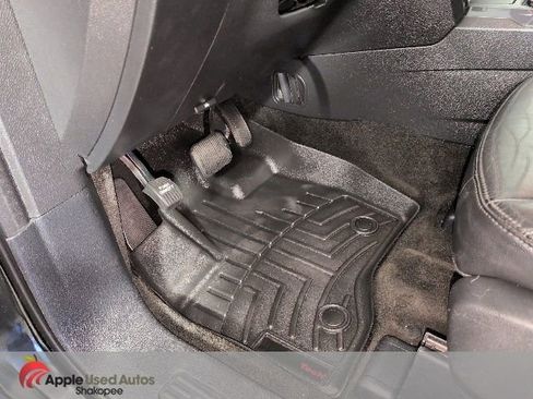 Used 2016 Ford Explorer XLT w/ Equipment Group 202A AWD/4WD image 16