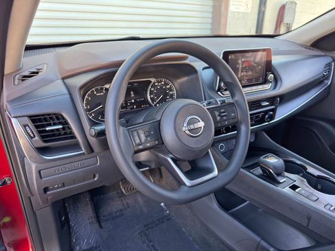 Used 2023 Nissan Rogue S FWD image 12