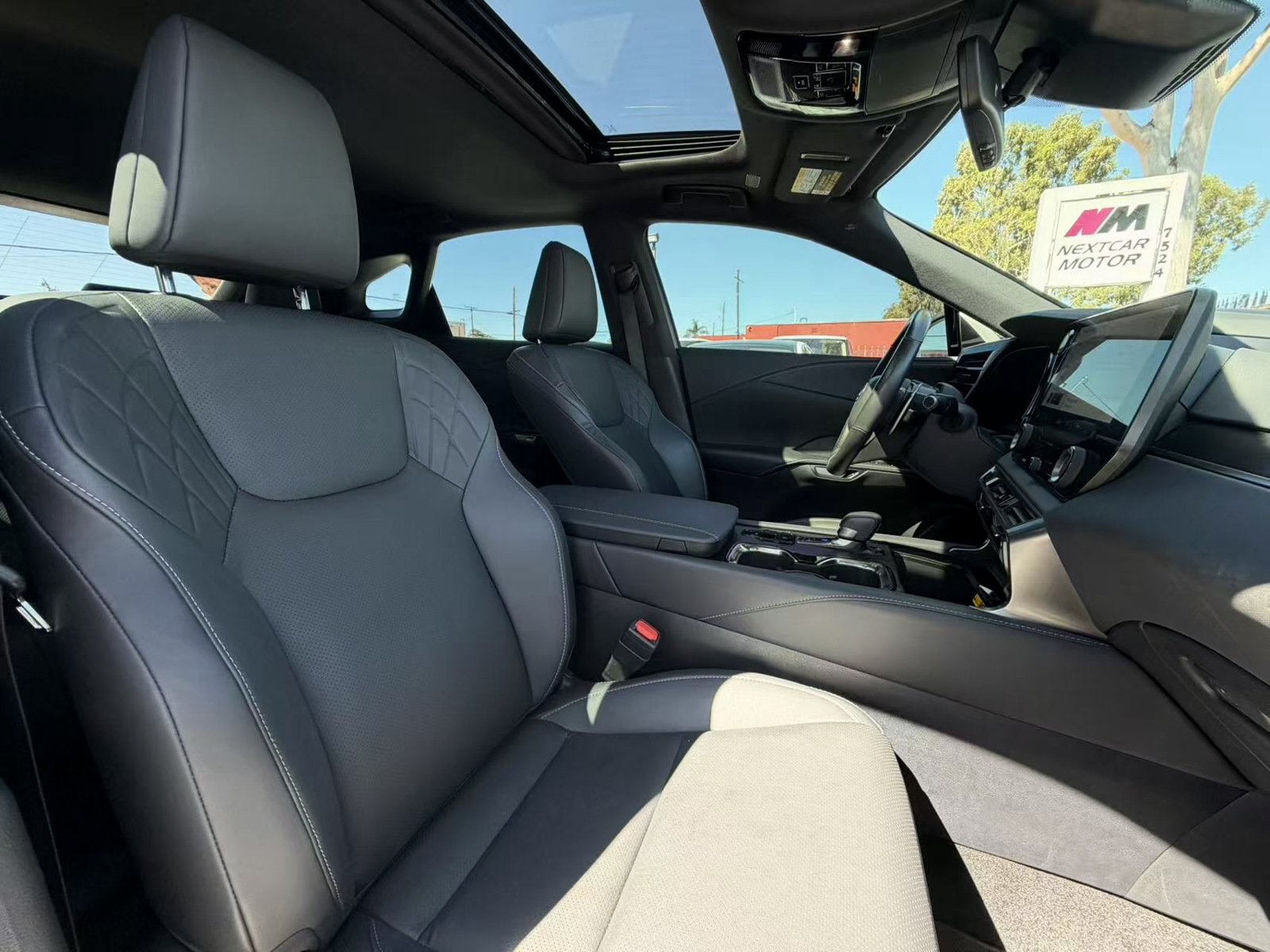 Used 2024 Lexus RX 350 Premium w/ Convenience Package FWD image 9
