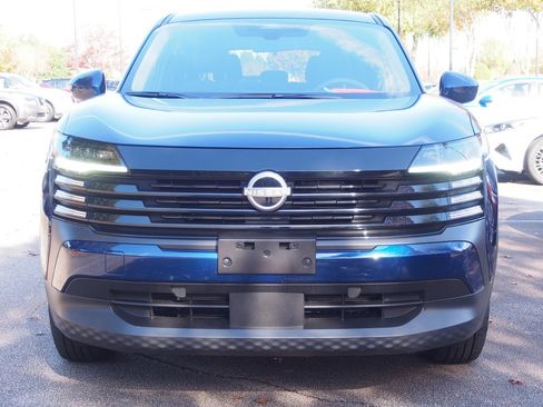 Used 2025 Nissan Kicks SV image 2