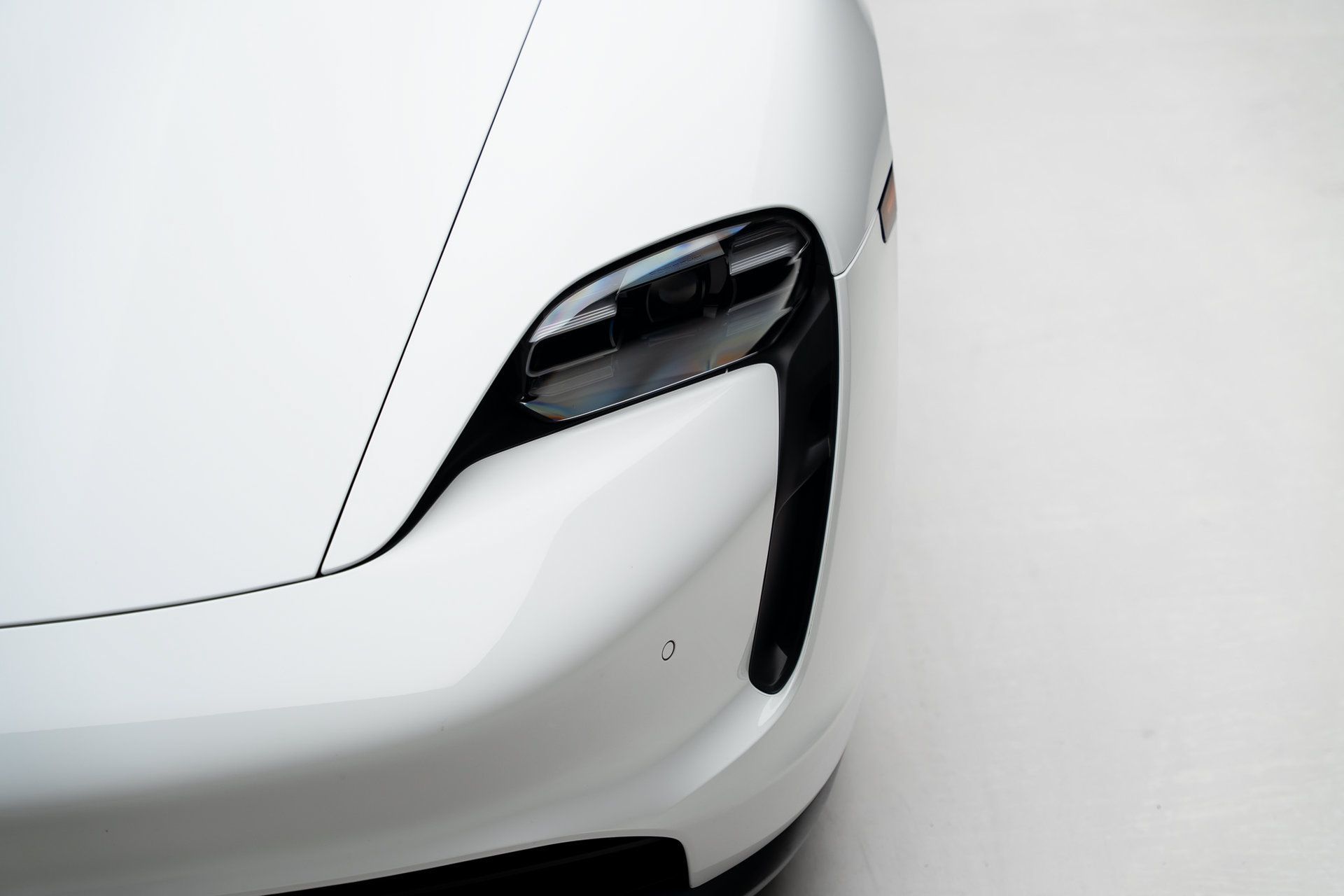 Used 2022 Porsche Taycan RWD image 11