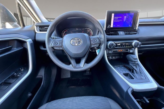 Used 2025 Toyota RAV4 LE AWD/4WD image 8