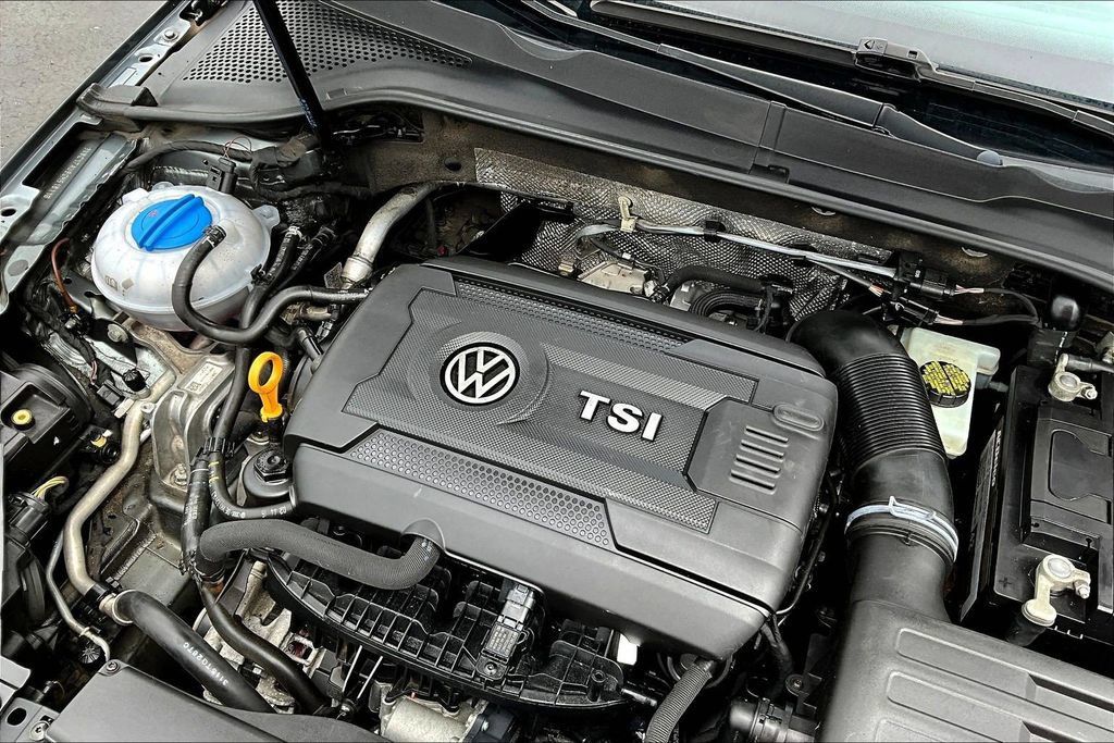 Used 2016 Volkswagen Golf SE FWD image 31