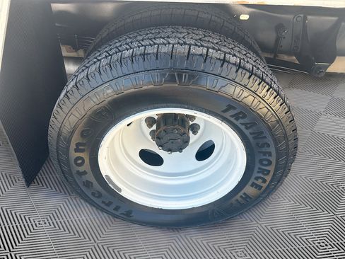 Used 2022 Ford E-350 and Econoline 350 Super Duty image 27