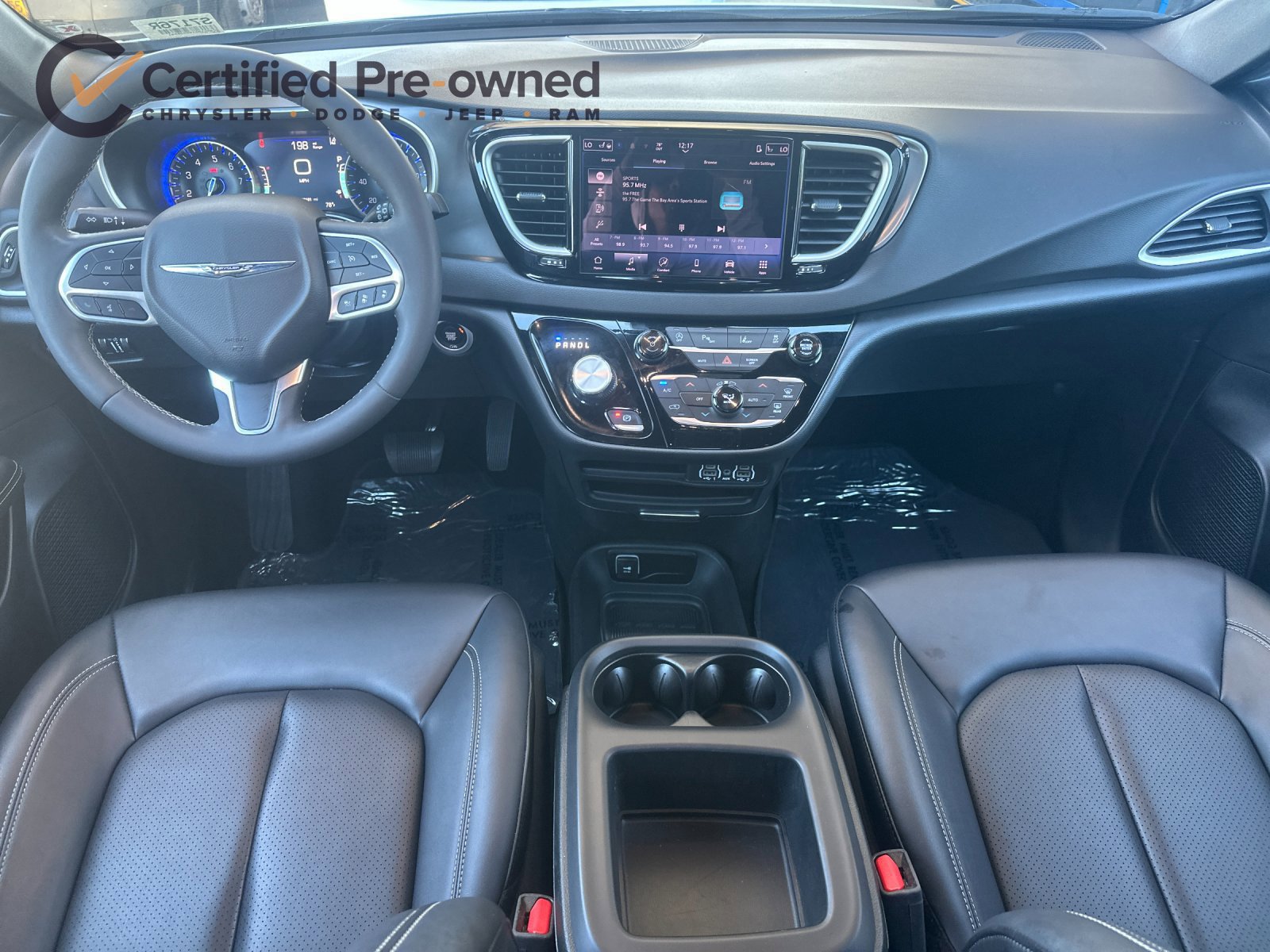 Used 2025 Chrysler Pacifica Select FWD image 14