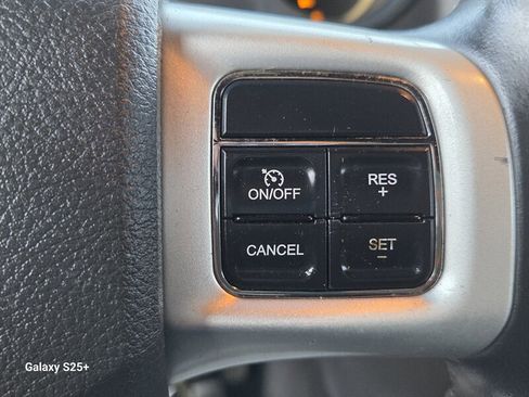 Used 2011 Dodge Challenger SE image 18