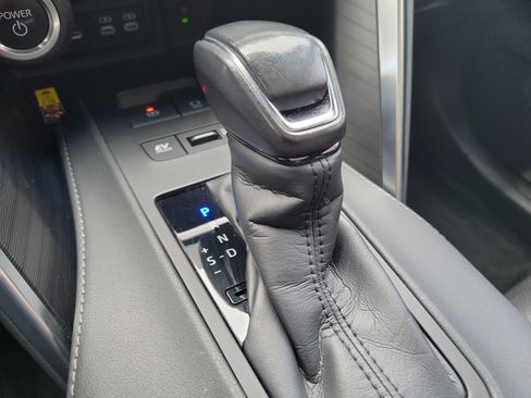 Certified 2024 Toyota Venza LE AWD/4WD image 30