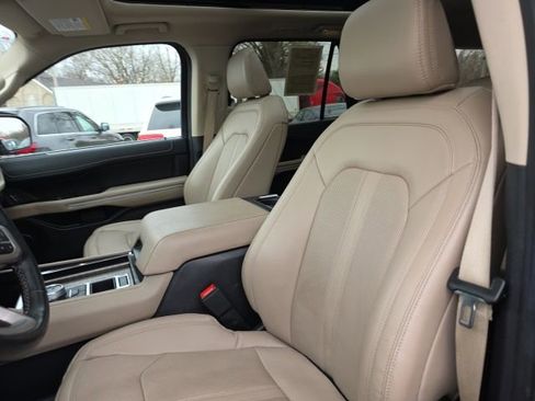 Used 2023 Ford Expedition Max Limited image 3
