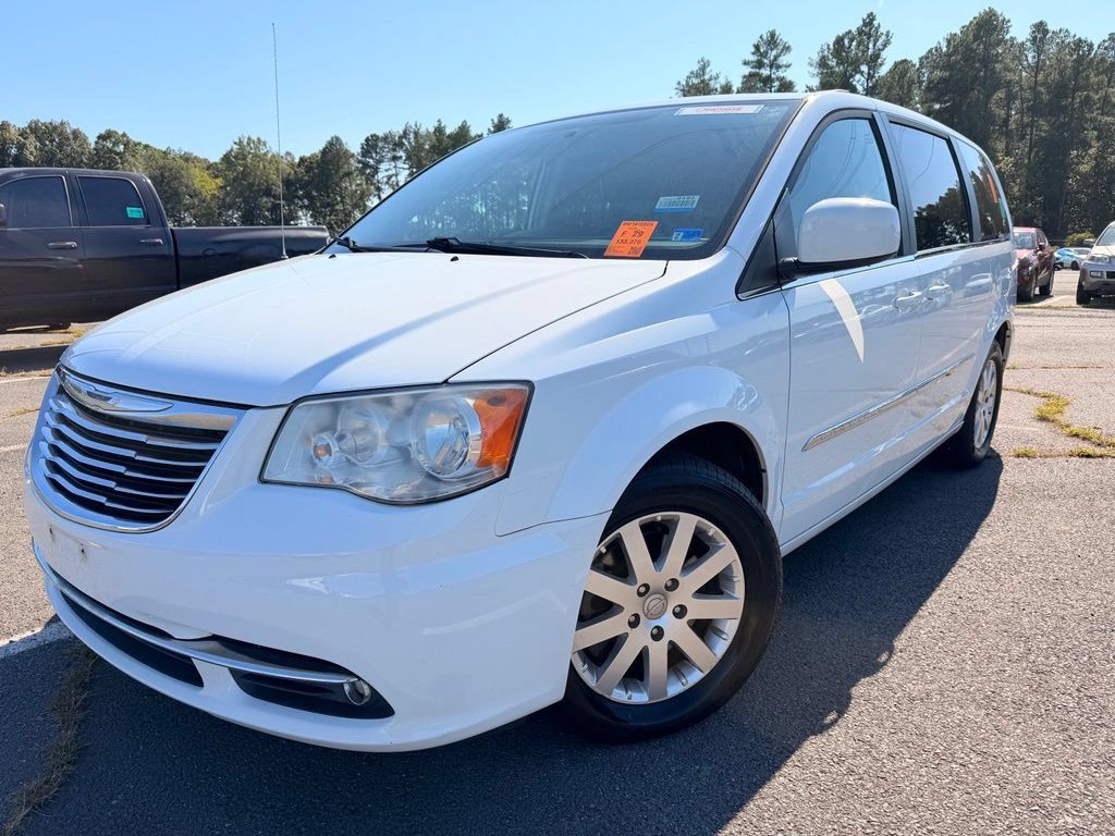 Used 2014 Chrysler Town & Country Touring FWD image 2