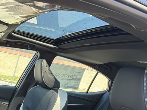 New 2026 Toyota Camry Hybrid FWD image 22