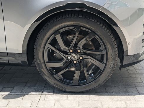 New 2025 Land Rover Discovery Dynamic SE image 10