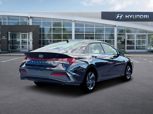 New 2026 Hyundai Elantra Sport image 7