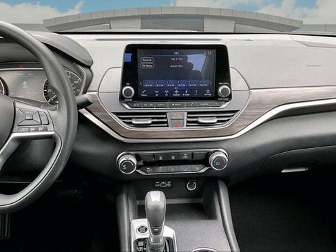 Used 2025 Nissan Altima 2.5 SV AWD/4WD image 6
