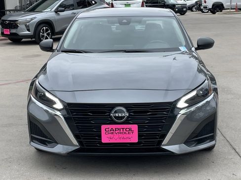 Used 2024 Nissan Altima 2.5 SV image 6