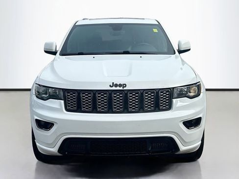 Used 2019 Jeep Grand Cherokee Altitude image 4