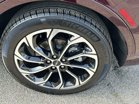 Used 2025 Lincoln Nautilus Reserve image 6