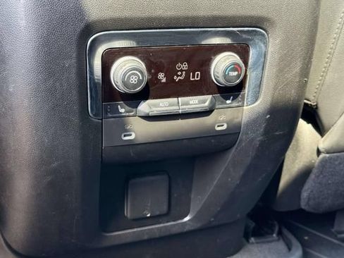 Used 2022 Chevrolet Tahoe Z71 w/ Luxury Package AWD/4WD image 17