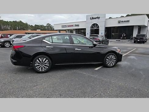 Used 2024 Nissan Altima 2.5 SV image 33