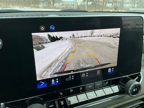 Used 2024 Chevrolet Colorado ZR2 w/ Technology Package image 34