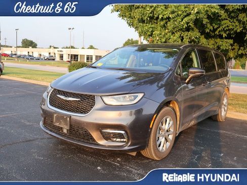 Used 2023 Chrysler Pacifica Touring-L AWD/4WD image 10