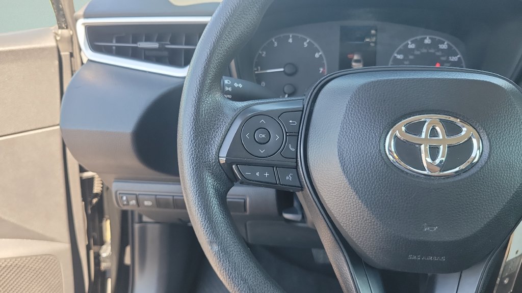 Used 2025 Toyota Corolla LE FWD image 18