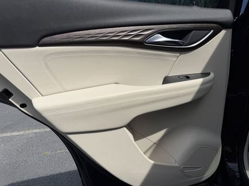 Used 2022 Buick Envision Avenir w/ Technology Package II image 28