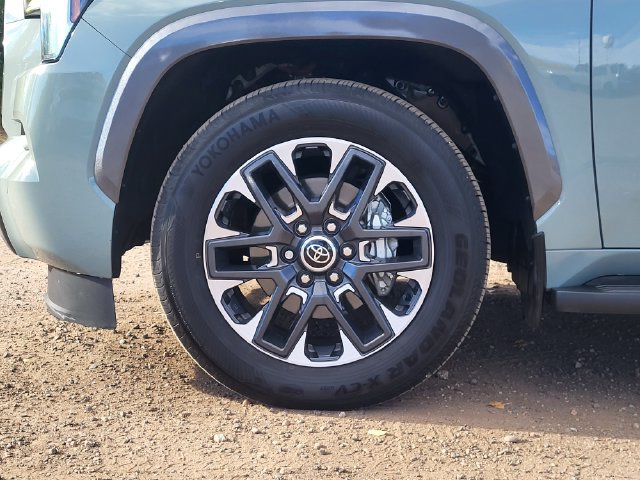 Used 2024 Toyota Sequoia Limited w/ Tow Technology Package AWD/4WD image 11
