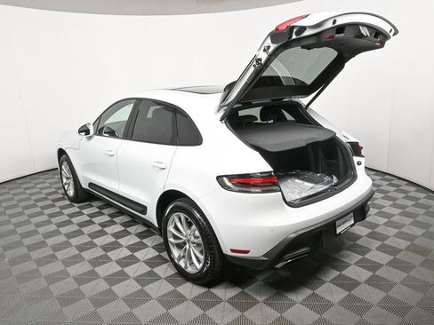 Certified 2025 Porsche Macan image 33