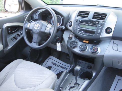 Used 2011 Toyota RAV4 2WD w/ Upgrade Value Pkg image 27