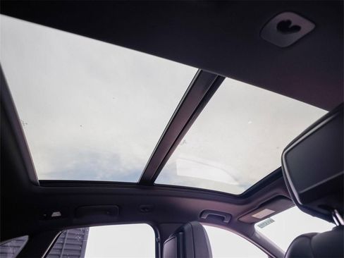 Certified 2025 Porsche Macan AWD/4WD image 29