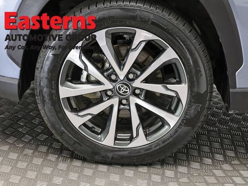 Used 2022 Toyota Corolla Cross XLE w/ Convenience Package AWD/4WD image 32