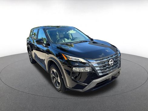 Used 2025 Nissan Rogue SV FWD image 2