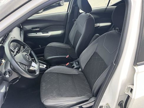 Used 2019 Nissan Kicks SV w/ Exterior Electronics Package FWD image 13