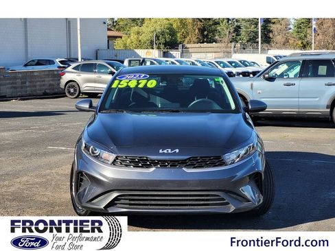 Used 2023 Kia Forte LXS image 3