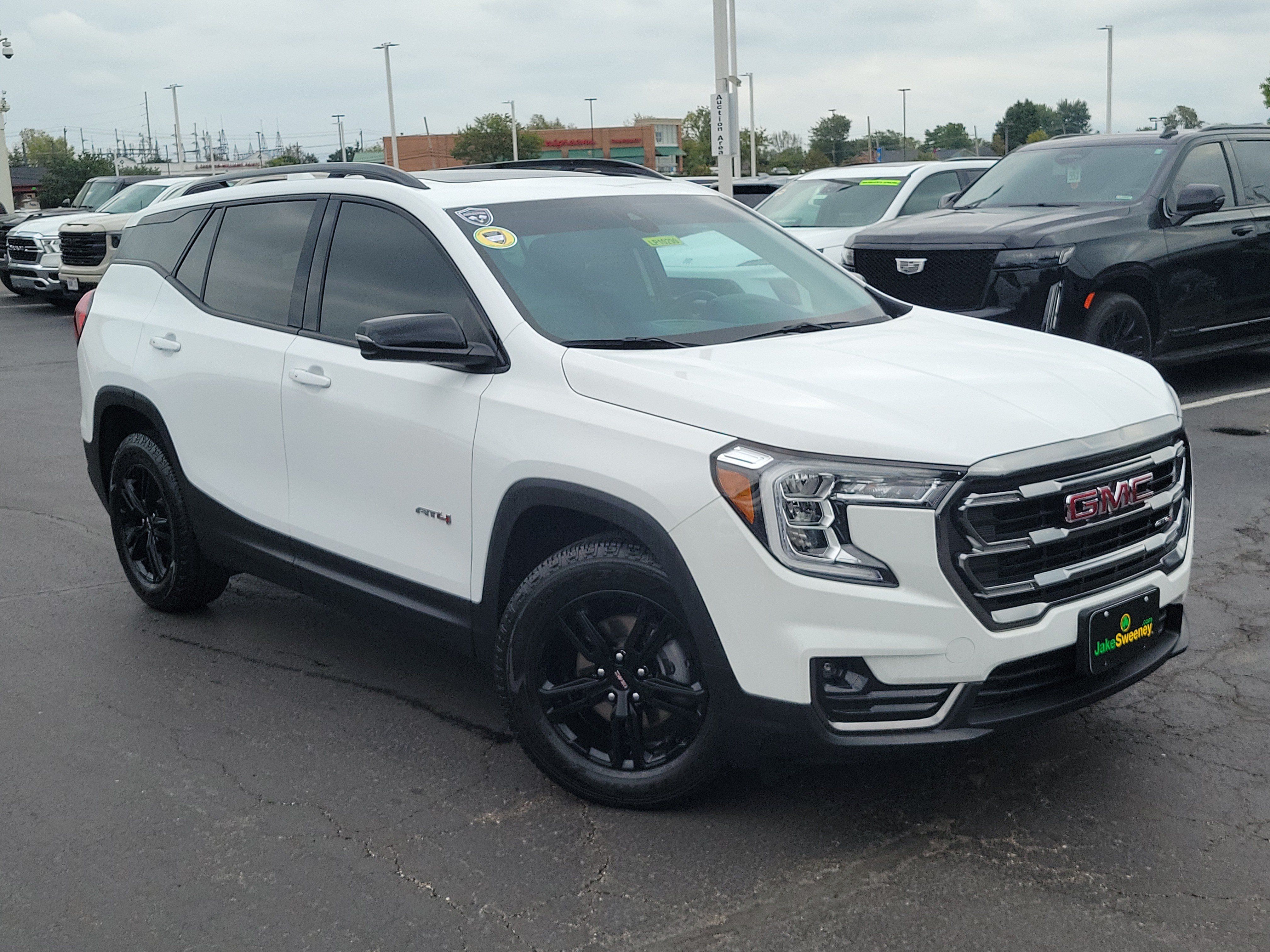 Used 2024 GMC Terrain AT4 AWD/4WD image 32