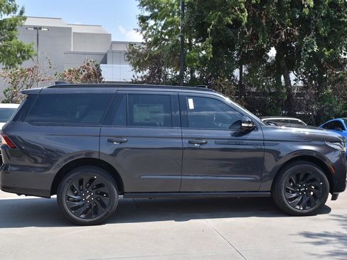 New 2025 Lincoln Navigator Reserve w/ Jet Appearance Package image 5