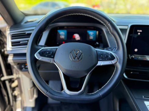 Used 2024 Volkswagen Atlas Cross Sport SE image 35