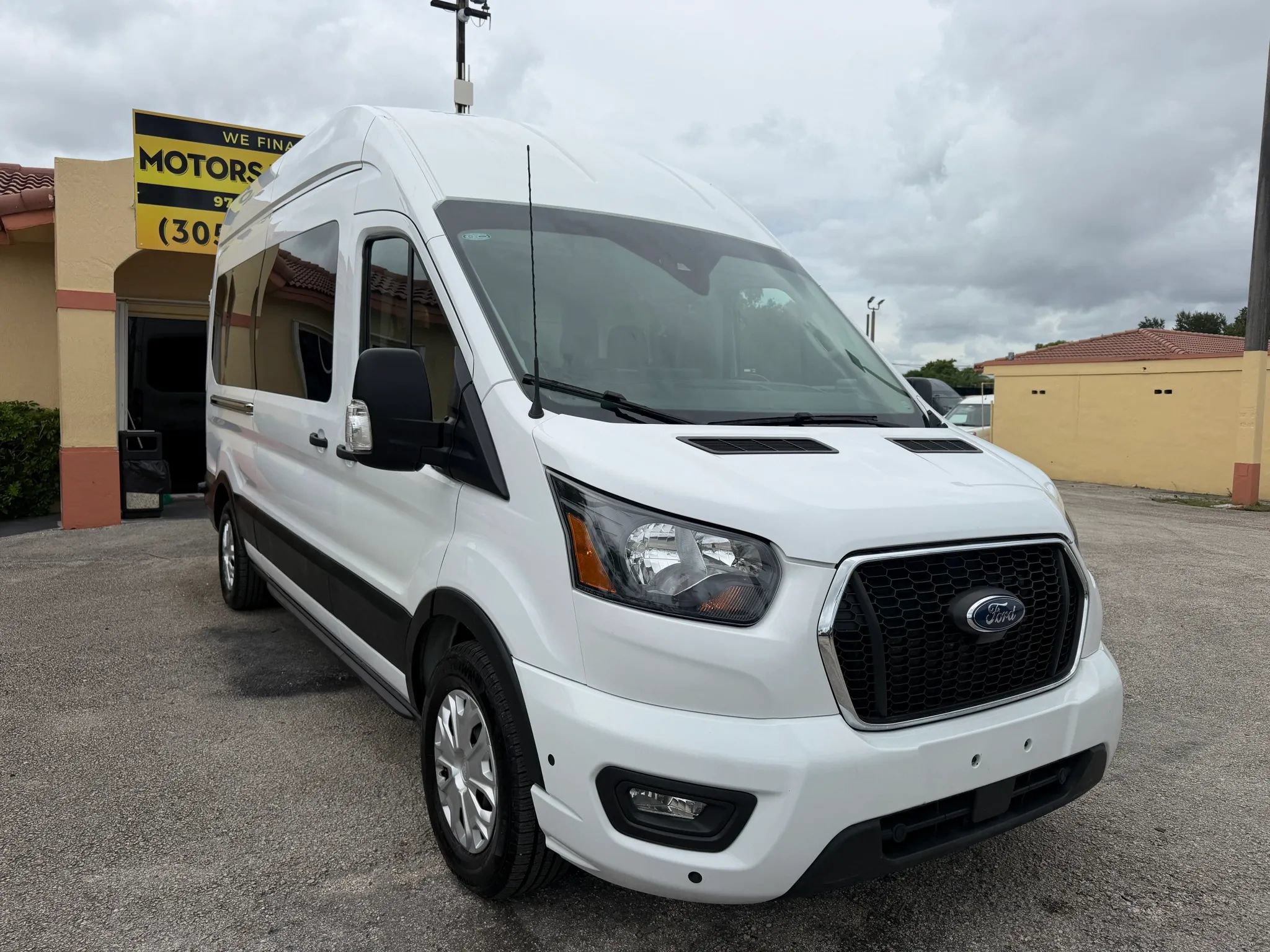 Used 2024 Ford Transit 350 XLT RWD image 10