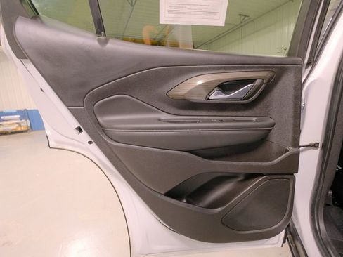 Used 2024 GMC Terrain SLT image 29