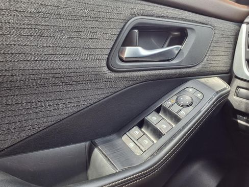 Used 2023 Nissan Rogue SV AWD/4WD image 18