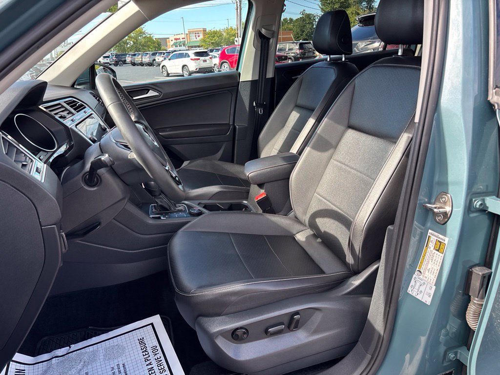 Used 2021 Volkswagen Tiguan SE w/ Panoramic Sunroof Package AWD/4WD image 20