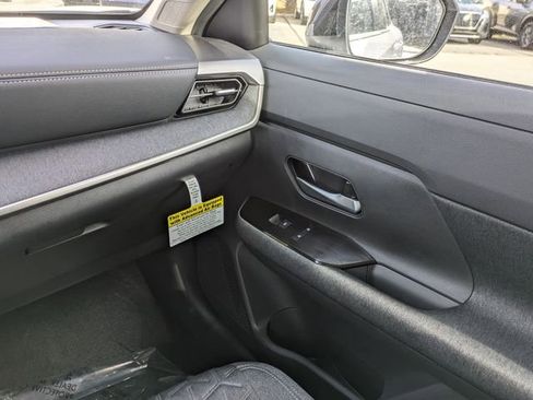 New 2026 Nissan Kicks SV w/ SV Premium Package FWD image 17