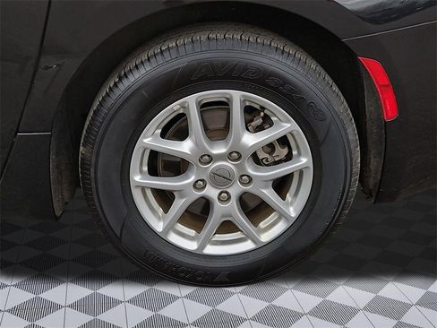 Used 2023 Chrysler Voyager LX image 29